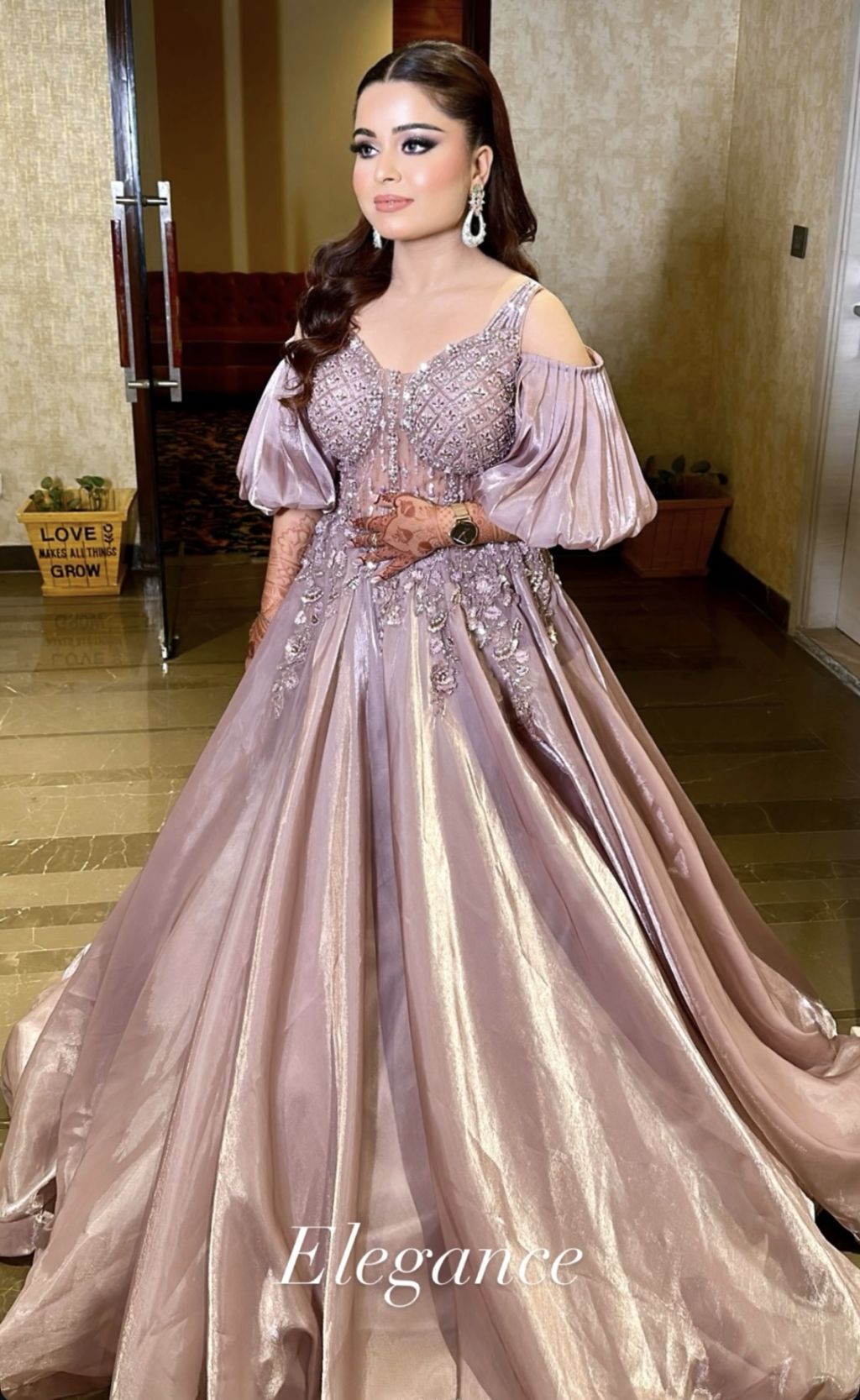 Stylish surkhaab